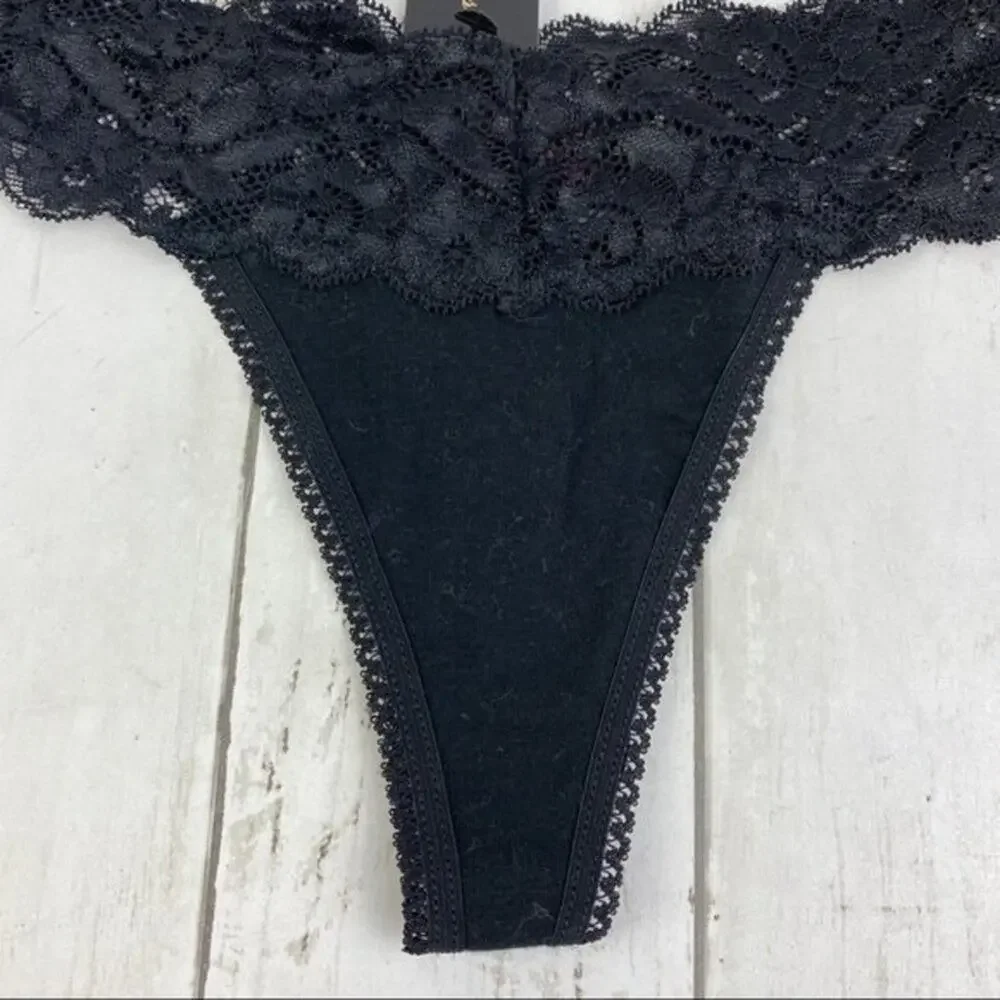 NWT Fredericks of Hollywood Thong Underwear Small Lace Black Bridget Panties Y2K